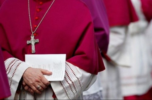 ABŞ-da messa zamanı katolik rahib döyüldü – VİDEO