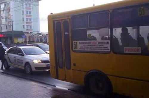 Ukraynada yeniyetmə sərnişinlərlə dolu avtobusu qaçırtdı