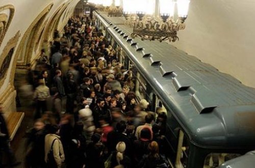 SON DƏQİQƏ: Bakı metrosunda onlarla insan tuneldə qaldı, işıqlar söndü