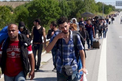 Avropaya getmək istəyən qaçqınlar üçün sərhədlər açıldı