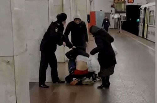 Metroda qadının iştirakı ilə “qaydasız döyüş” - VİDEO