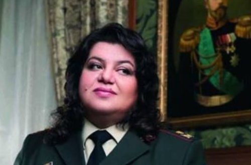 Başının üstündə Nikolayın fotosunu asan FHN-nin qadın generalı kimdir? – (FOTO)