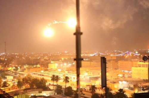 ABŞ səfirliyinin yanına raketlər düşdü – VİDEO