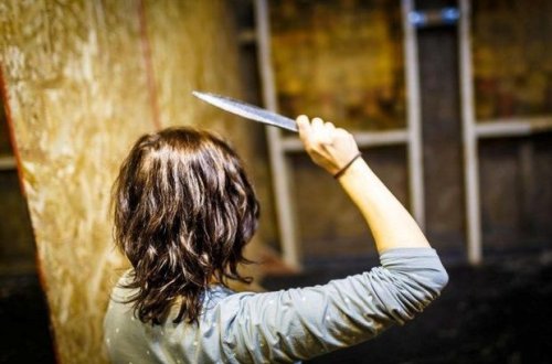 Zaqatalada qadın sevgilisini bıçaqladı