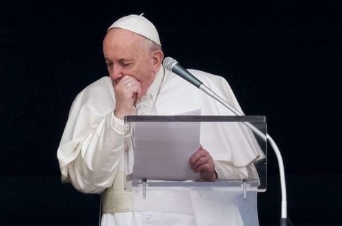 Стала известна причина недомогания Папы Римского