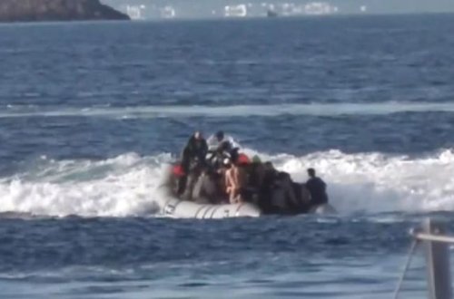 Yunanıstan dənizçilərinin miqrantlarla amansız davranışı - VİDEO