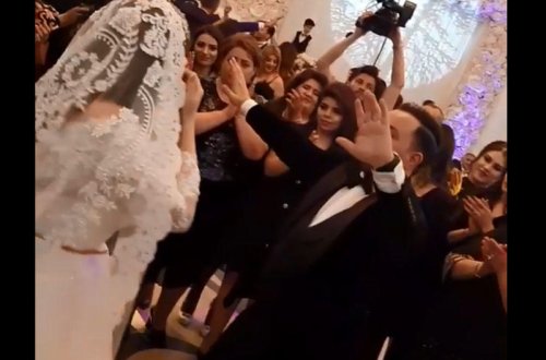 Azərbaycanlı məşhur müğənni bacısını gəlin köçürdü - Çox kövrəldi - VİDEO