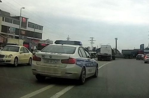 Bakıda yol polisi qaydaları belə pozdu - VİDEO
