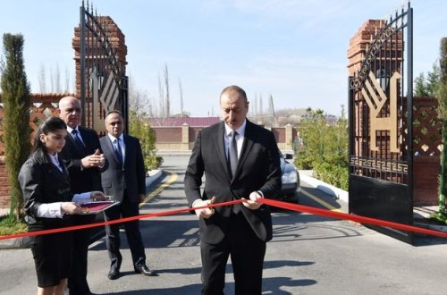 İlham Əliyev “Azərxalça” ASC-nin Goranboy filialının fəaliyyəti ilə tanış oldu - FOTO