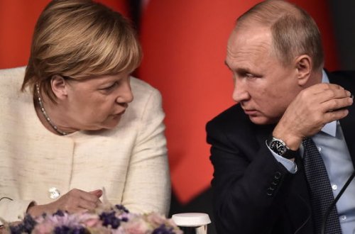 Merkel Putinlə təcili telefonla danışdı