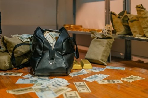 Bakıda səfirin iş otağından 35 min dollar oğurlandı