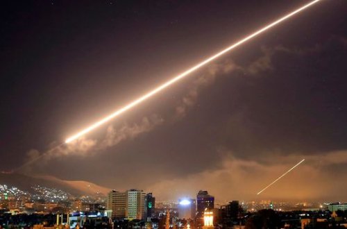 Suriyanın Homs şəhəri hava hücumuna məruz qalıb
