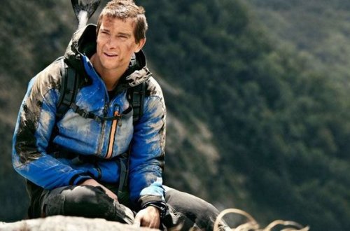 Известный путешественник случайно вышел в эфир голым - ВИДЕО