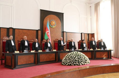 Konstitusiya Məhkəməsinin seçkilərlə bağlı iclası başladı