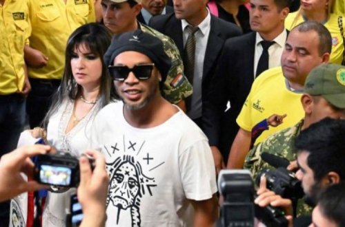 Роналдиньо могут арестовать в Парагвае за поддельный паспорт