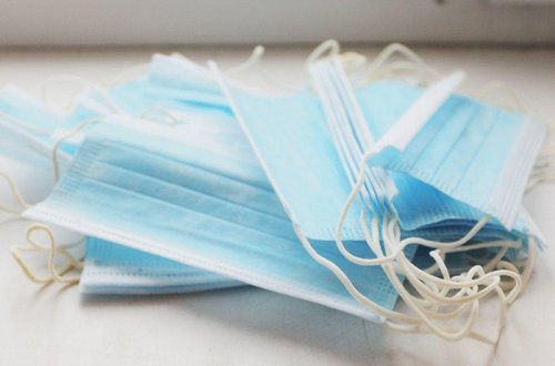 Bakı metrosunda tibbi maska satan şəxs tutuldu