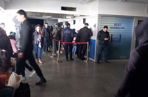 Avtovağzalda işıqlar söndü, növbələr yarandı - Foto