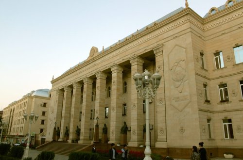 “Şöhrət” ordenli sədr rəhbərlik etdiyi elm ocağını “bazara çevirib” - İTTİHAM