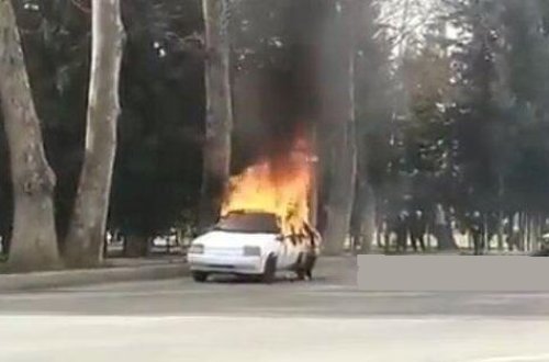 Qarabağ əlili Mingəçevir şəhər icra hakimiyyətinin qarşısında avtomobilini yandırdı - FOTO - VİDEO
