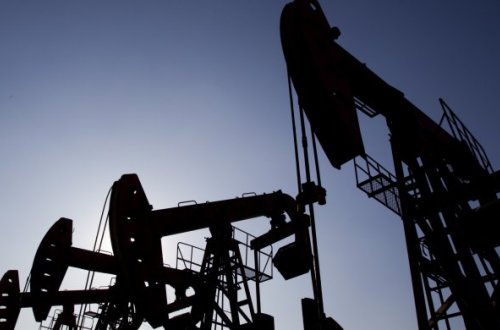 Dünya bazarında neftin qiyməti kəskin ucuzlaşıb