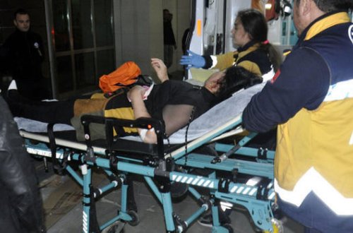 Boşandığı ərinin azərbaycanlı sevgilisini bıçaqladı