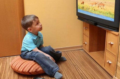 Televizora yaxından baxmaq kor etmir - Səhv bildiyimiz 5 məlumat