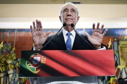 Президент Португалии проведет две недели на карантине