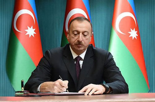 Ильхам Алиев освободил от занимаемой должности главу ИВ