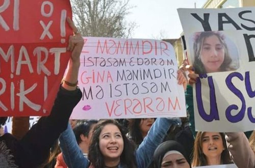 Aksiyada iştirak edən qız özünü binadan atdı