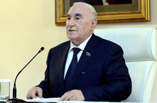 82 yaşlı deputatın səhətində problem yarandı