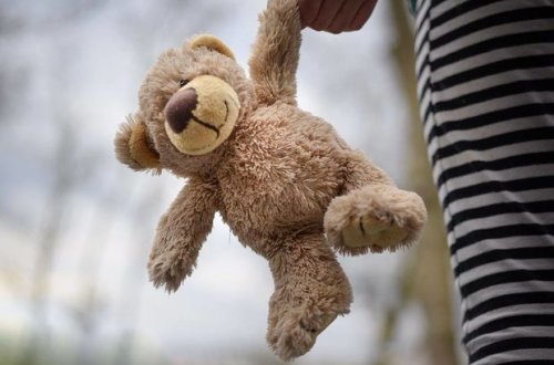 Masazırda uşaq pəncərədən yıxılaraq ölüb