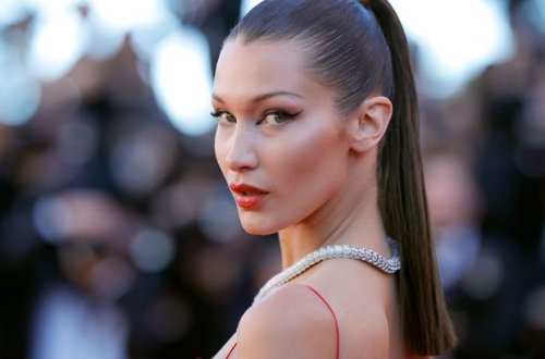 Bella Hadid növbəti dəfə yarıçılpaq şəklini paylaşdı – FOTO