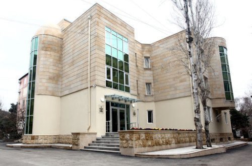 Bakıda məktəbə Arif Məlikovun adı verildi