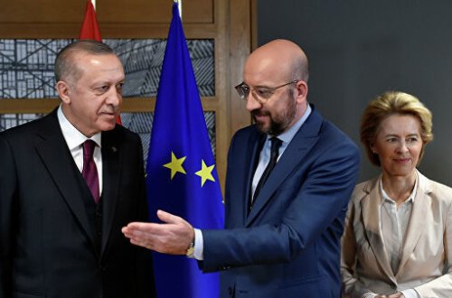 Эрдоган заявил, что воздерживается от рукопожатий из-за угрозы коронавируса