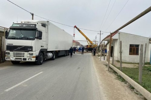 В Баку грузовик повредил газопровод, тысячи абонентов остались без газа - ВИДЕО
