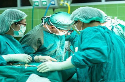 Azərbaycanda gənc qız burun əməliyyatı zamanı öldü