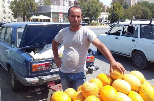Kənd təsərrüfatı yarmarkasında 30 manat yerpulu yığılır – SUMQAYITDA