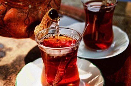 Yeməkdən sonra isti çay içənlərə PİS XƏBƏR – Bu xəstəliyi yaradır