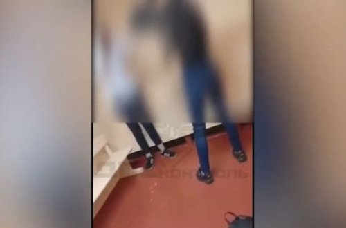 В России школьница жестоко избила сверстницу в раздевалке - ВИДЕО