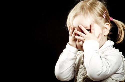 В России ребенок провел два дня с мертвой матерью