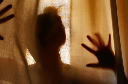 Bakıda gənc kişidən ağlasığmaz əməl: Yeniyetmə qızı heroinlə uyuşdurub zorladı