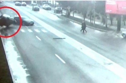 Bakıda dəhşət: Əks yola çıxan BMW ağır qəza törətdi - ANBAAN VİDEO