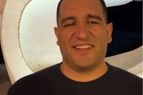 İlham Zəkiyev mahnı ifa edib virusa meydan oxudu - VİDEO