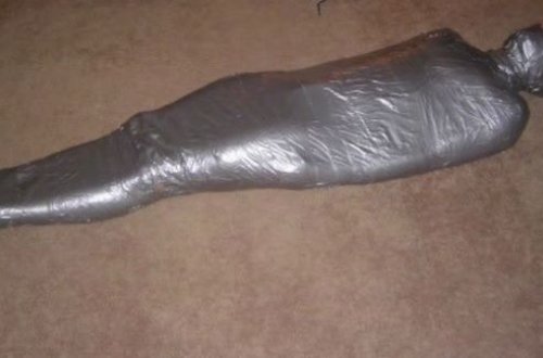 Çamadandan yapışqan lentlə sarılmış meyit çıxdı