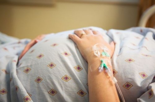 Bakıda hamilə qadın xəstəxanada öldü - Araşdırma aparılır