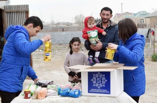 Фонд Гейдара Алиева вручил праздничные подарки получающим адресную соцпомощь семьям - ФОТО