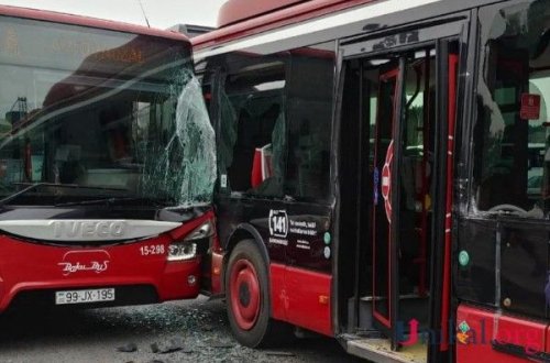 Avtovağzalda “Bakubus”ın avtobusları bir-birinə ÇIRPILDI