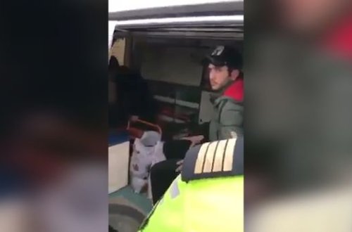 Təcili tibbi yardım maşınında Bakıya sərnişin daşınır – VİDEO