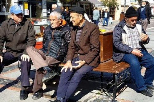 Azərbaycanda yaşlı şəxslərin evdən çıxması qadağan olundu - RƏSMİ