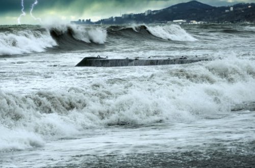 Rusiyada güclü zəlzələ: Sunami xəbərdarlığı edildi - VİDEO